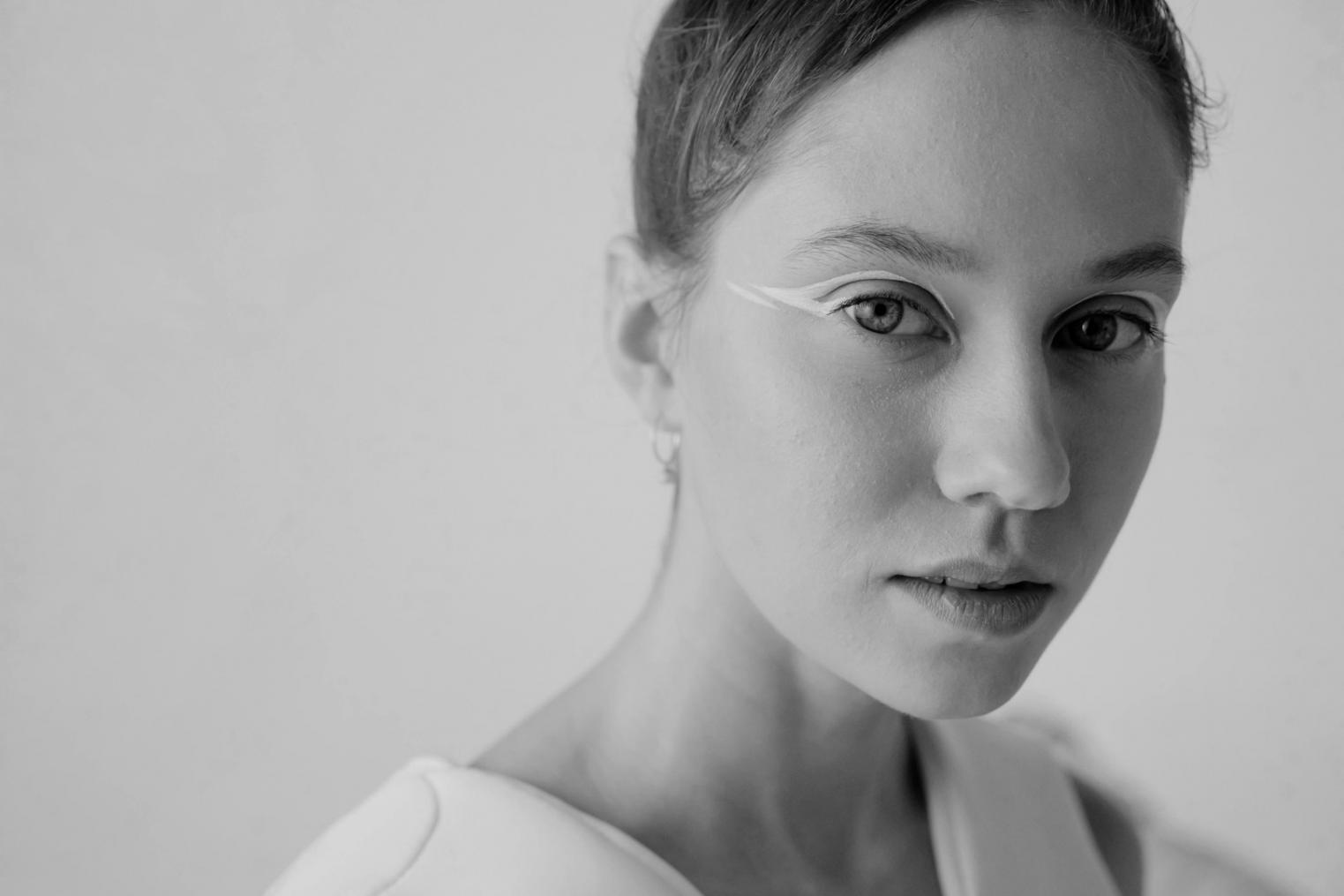 Makeup elegante per serata di gala con smokey eyes sofisticato