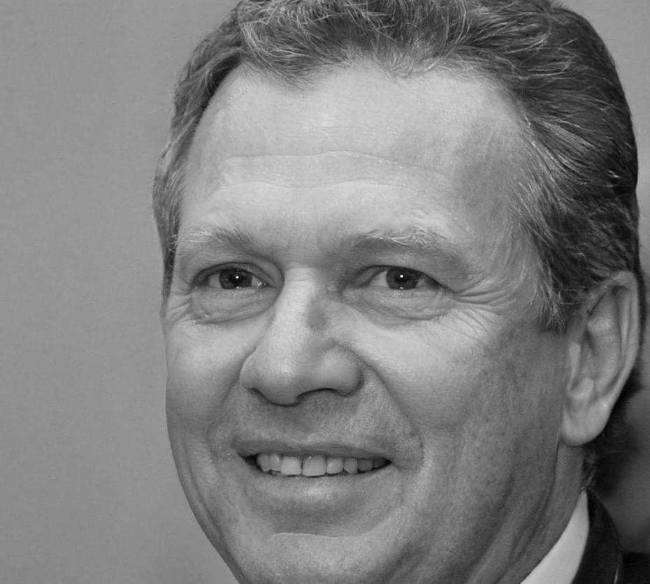 Ritratto professionale di esperto makeup